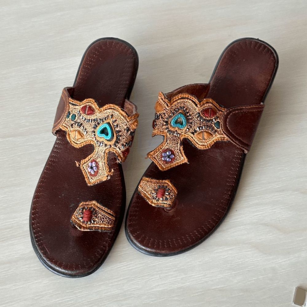 Embroidered Vintage Embellished Toe-Ring Sandals Size 7/7.5 - Picture 1 of 13